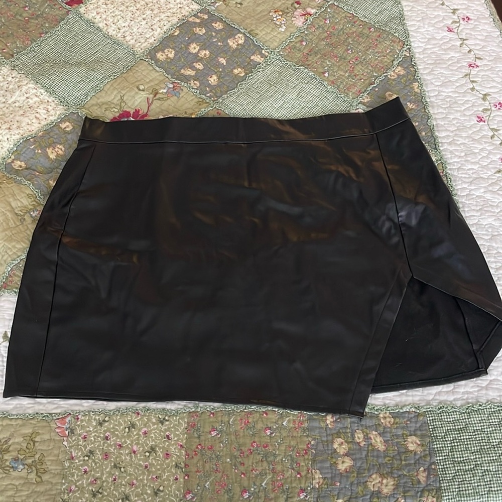 Choles Faux Leather Skirt